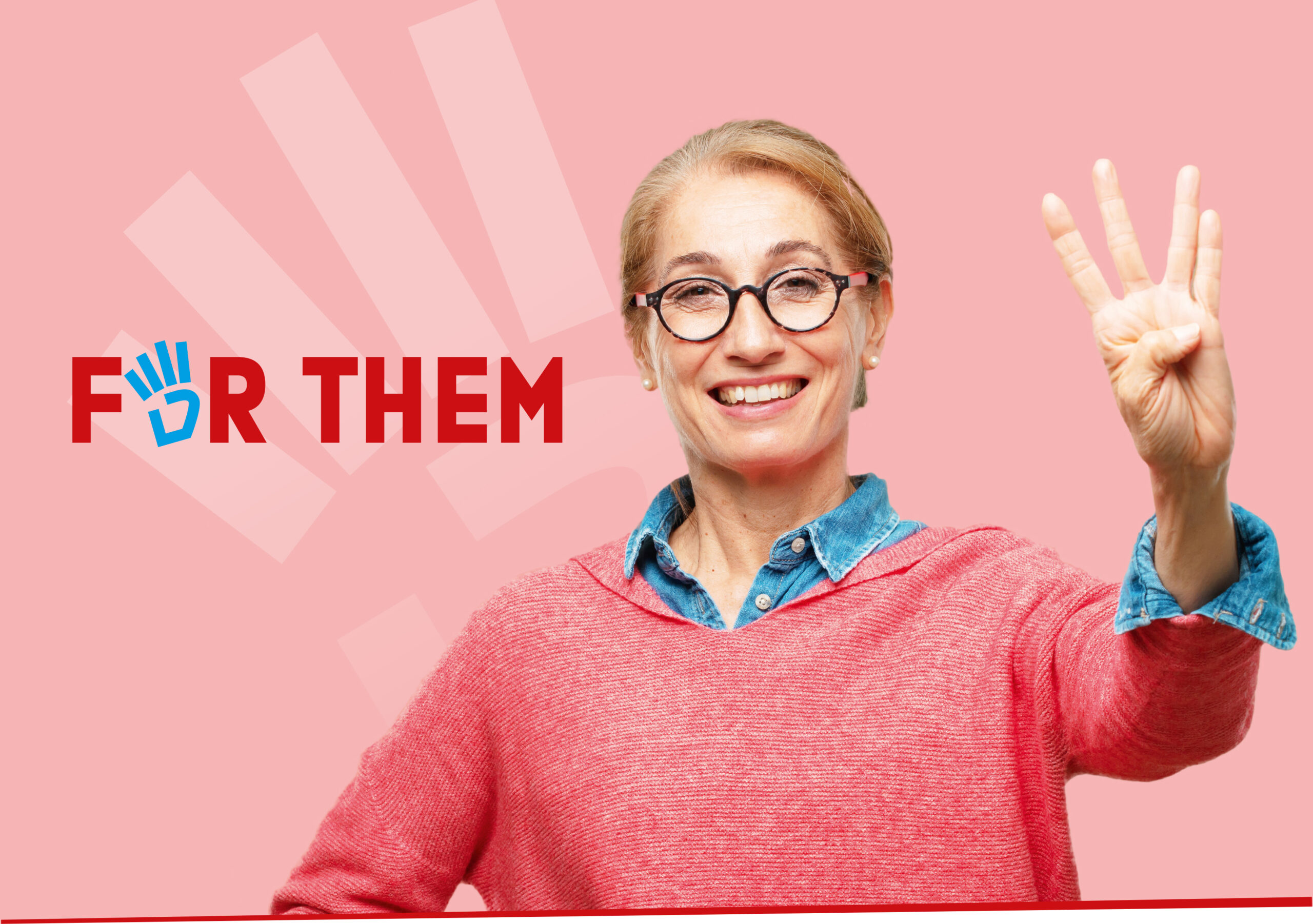 4Them - Frau hält 4 Finger hoch - das Zeichen der Kampagne Women4Youth